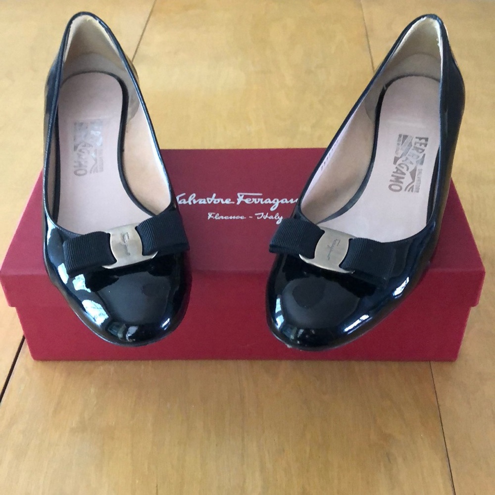 Near Mint Vintage Salvatore Ferragamo Vara